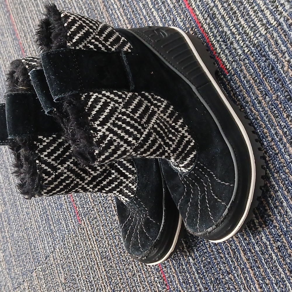 Sorel TIVOLI II Youth Waterproof Boot Suede Detailed Checker Pattern Sz 2